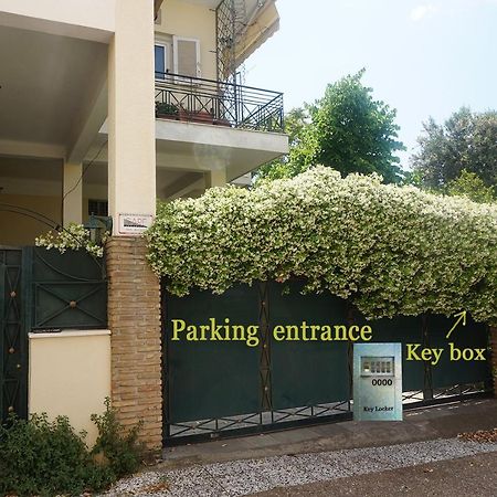 Ferienwohnung Independent Entrance Apt - 130M2 - Garden - Private Parking Athen Exterior foto